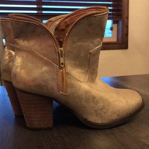 Never worn ankle boots, awesome shape